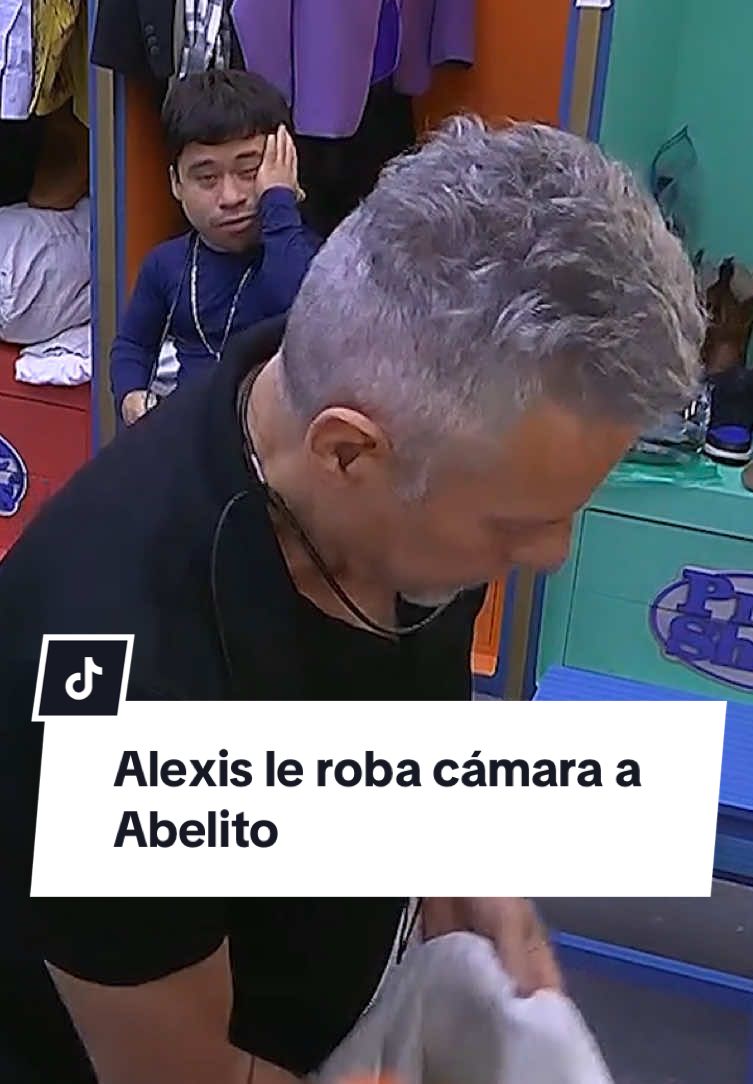 @Alexisayala le quiere robar cámara a @Abel Saenz R.  😮🎥 Si quieres ver el momento COMPLETO, suscríbete ya a  @ViX y no te pierdas de nada con el 24/7 🔥 #LaCasaDeLosFamososMx , rumbo a la final, disponible también en #LasEstrellas y #Canal5