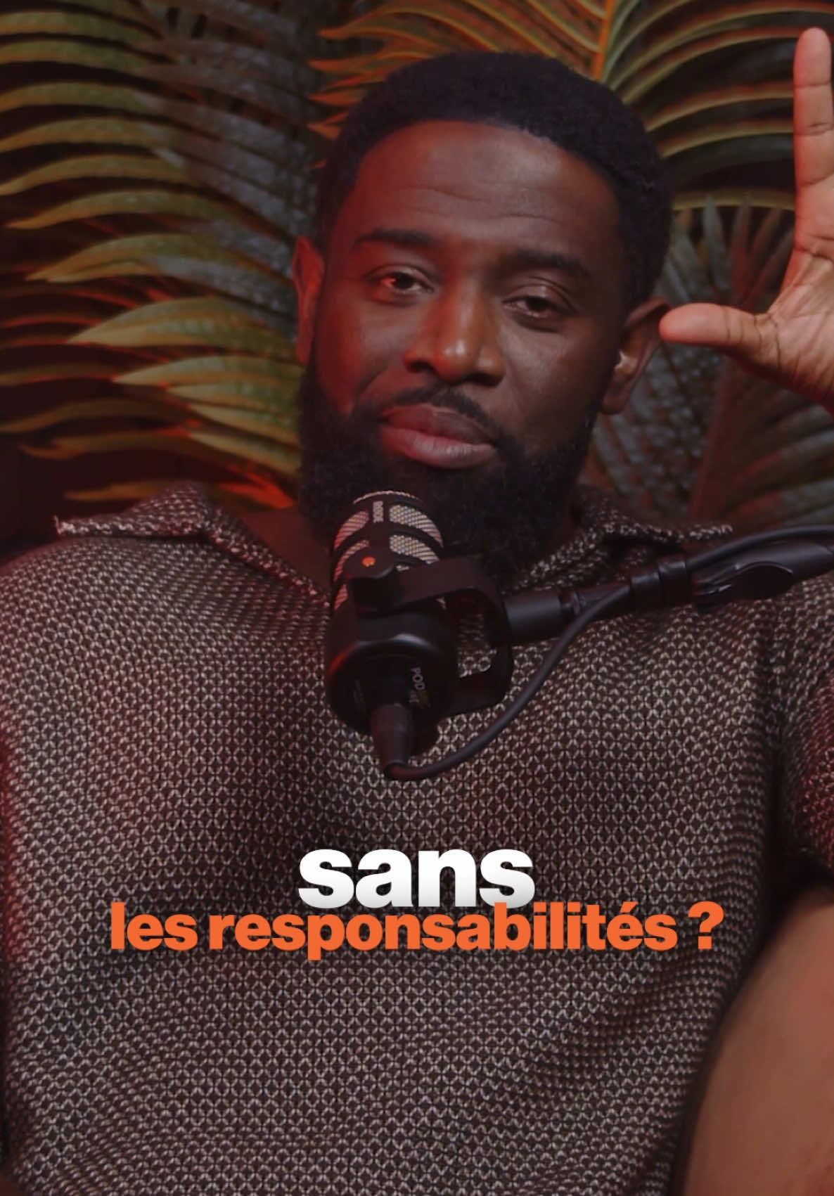 Tu veux vivre libre… mais tu refuses qu’on te demande des comptes ? Tu veux t’exprimer… mais sans jamais assumer ce que tu déclenches chez les autres ? Alors non, ce n’est pas de la liberté. C’est juste un caprice… mal vieilli. On a romantisé l’idée de la liberté. Mais la vraie liberté… elle est indissociable de la responsabilité. Tu veux faire ce que tu veux ? Très bien. Mais est-ce que tu es prêt à vivre avec les conséquences de ce que tu fais ? Parce que sinon, tu ne demandes pas la liberté. Tu demandes l’impunité. Et il n’y a qu’une seule c atégorie d’être humain qui vit ainsi : les bébés. Eux, ils peuvent tout renverser, crier sans raison, changer d’humeur 12 fois en 1h… Et personne ne leur en veut. Pourquoi ? Parce qu’ils sont… immatures. Inconscients. Dépendants. La liberté sans responsabilité, c’est juste de l’enfance qui s’éternise dans un corps d’adulte. Alors pose-toi cette vraie question : Est-ce que tu cherches à être libre… Ou est-ce que tu cherches à fuir ce que la liberté exige de toi ? Parce que la maturité, c’est pas juste “faire ce qu’on veut”. C’est savoir pourquoi on le fait. Et être capable de dire : “Oui, c’était moi. Et j’assume.”