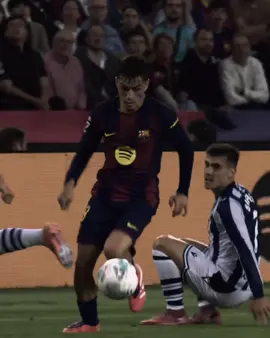 بيدري في كفة وباقي لاعبين الوسط في كفة اخرة 🪄. #barcelona #fyp #برشلونة #بيدري #ميسي 