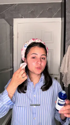 Replying to @continchisss144  Astăzi, cu multe emoții, vă arăt rutina mea care m-a ajutat să scap de acnee, după 6 ani  de zile în care am încercat tot felul de produse. Nu sunt dermatolog, nu sunt plătită să vorbesc despre asta, vreau doar să împărtășesc experiența mea personală și ce mi-a salvat mie tenul. Au circulat discuții despre faptul că benzoyl peroxide ar fi cancerigen. Până acum nu există studii clinice care să dovedească acest lucru în utilizarea normală. Au fost doar suspiciuni și câteva rechemări preventive, dar produsele sunt în continuare aprobate și folosite la nivel internațional. Pasul 1: PanOxyl Foaming Wash 10% Îl folosesc doar ocazional, seara, pe zonele cu acnee severă. Este foarte puternic, de aceea trebuie aplicat cu grijă și clătit bine. Poate păta textilele și irita dacă e folosit zilnic. Pasul 2: Toner cu 2% acid salicilic Nu îl aplic pe toată fața, ci doar tapotez ușor zonele unde am coșuri. Ajută la curățarea porilor și la prevenirea inflamațiilor. Pasul 3: PanOxyl Creamy Wash 4% Acesta este produsul pe care îl recomand pentru uz zilnic. Se folosește dimineața și seara, se masează ușor 1-2 minute și se clătește bine. Ajută la controlul acneei și previne apariția coșurilor noi. Pasul 4: Crema de seară PanOxyl PM Balancing Repair cu niacinamide După curățare, pe tenul uscat, aplic crema de seară. Hidratează, calmează iritațiile și ajută pielea să se refacă peste noapte. După 6 ani de luptă cu acneea și probleme mai grave după sarcină, în sfârșit am găsit ceva care chiar funcționează. Știu că fiecare ten este diferit, dar sper ca experiența mea să fie de ajutor celor care trec prin aceeași luptă. #acnee #panoxyl #lidiadodan #pentrutine #iherb @iHerb @iHerbUK @PanOxyl 