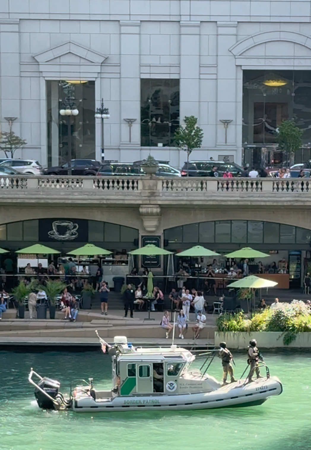 ICE in Chicago. I think this is a bit absurd. 9/28/25 #fyp #chicago #ice #chicagoriverwalk 