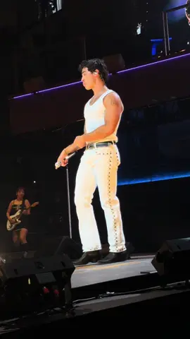 Always been a nick girly but I can be a Joe girl too 😂  #jonasbrothers #jonasbrothersconcert 