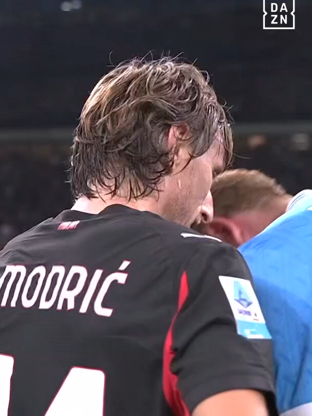 Modric y De Bruyne 🫂❤️ El abrazo de dos leyendas. #SerieAenDAZN🇮🇹 #MilanNapoli