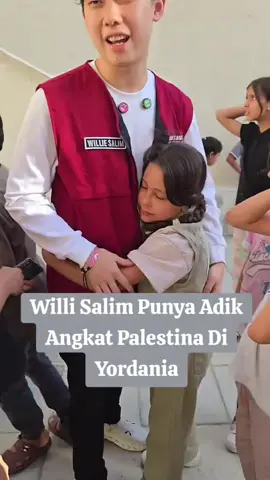 Anak perempuan di pelukan Willie Salim minta ikut ke Indonesia.#freepalatinemardeka🤲🤲🇵🇸💝😍🥰🤩🥰 #fypfreepalestine🇵🇸💝🥰😍 #berbagidiGaza @WILLIE SALIM @AisarKhaledd @Sambel Anggun Josss @derry_sulaiman @Ria Ricis #foryoufypシ゚viral 