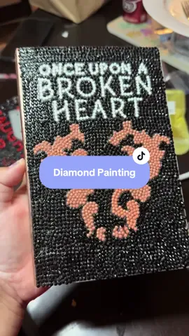 Diamond painted one of my favorite books! It took forever. Recommend the hobby, but def take long breaks 😂 #bookrecs #bookish #BookTok 