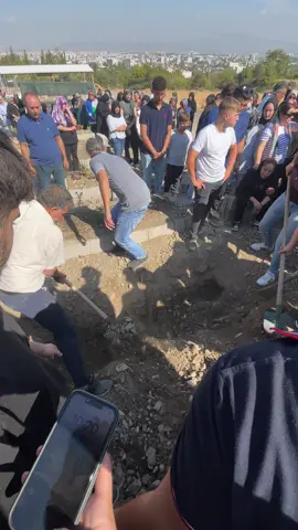 Çağlayanımmm gardaşım nur yüzlü biricik dostum çocukluğum hakkını helal et kırgın küs gitmedin dimi kardeşim benim karıncaya zarar veremezdin çok temiz çok merhametli bir çocuktun sen niye bıraktın gittin bizi daha hayallerimiz vardı gardaşım bir dediğimi iki etmedin Allah senden razı olsun ben sana hakkımı nasıl ödüyecem Çağlayanım ama sakın üzülme biz herzaman yanındayız asla ayrılmayacağız unutmayacağız unutturmayacağız mekanın cennet olsun Allah sorgunu kolay eylesin nur yüzlü Gardaşımmm🤍 26.09.2025♾️🥀
