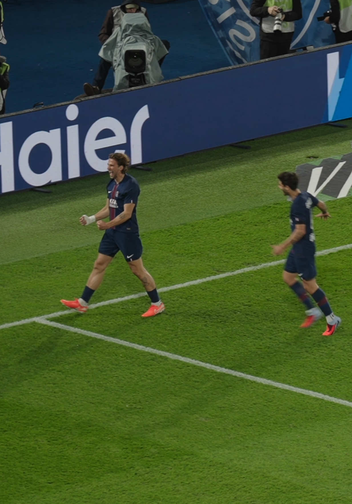 A first goal as a Parisian! ⚽️🔓 #PSG #Ligue1 #Zabarnyi 