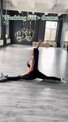 #pov you’re minding your own business, stay hydrated and avoid drama 😃 #GymTok #fitnesstok 