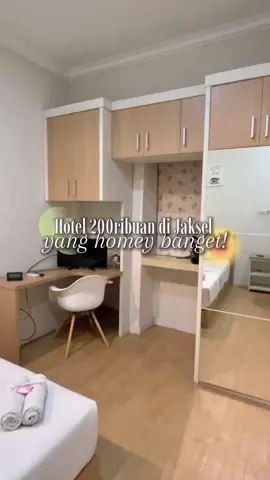 Emang ya, staycation yang affordable tuh mending di Urbanview aja. Hotel ini homey banget, dan harganya 200ribuan aja! #redtravelers #urbanviewbyreddoorz #urbanviewjagakarsa #lulutraveltales 