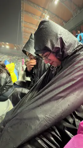 Todos ayer en el concierto de #zoe por la lluvia 😩 #ZOE #diversion #estadiognpseguros 