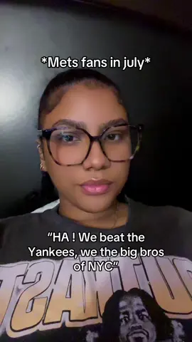 *laughs in Yankee hat* 🫠 what happened lil bros ? #yankees #themets #baseball #postseason 