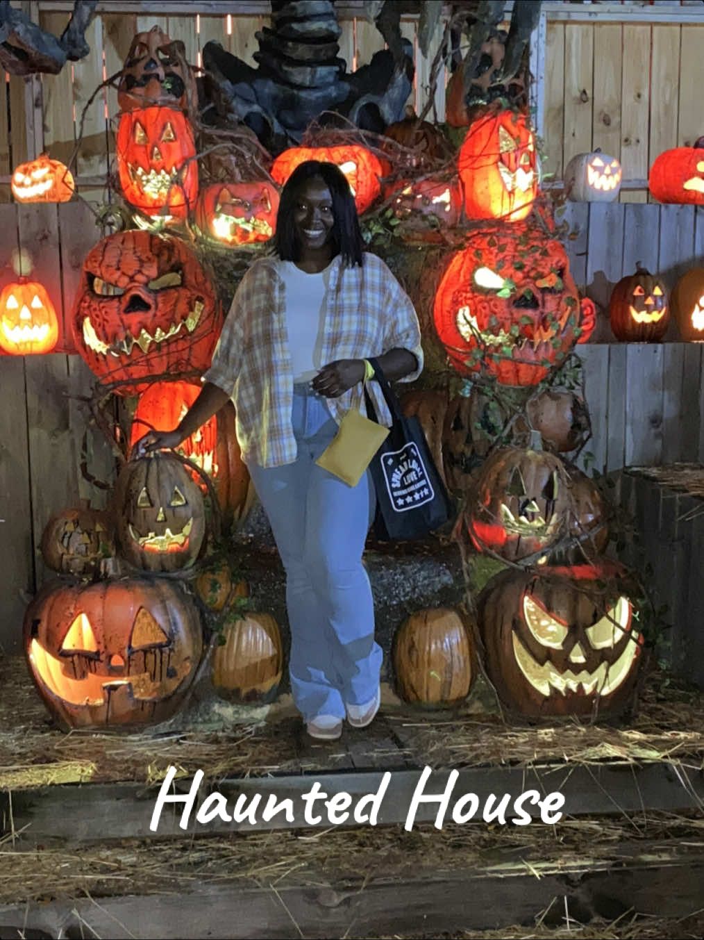 Had a great time with @Yelp at the @eloiseasylum 👻🎃🕸️  #hauntedhouses #thingstododetroit #yelpdetroit #spookyszn #halloweenseason  