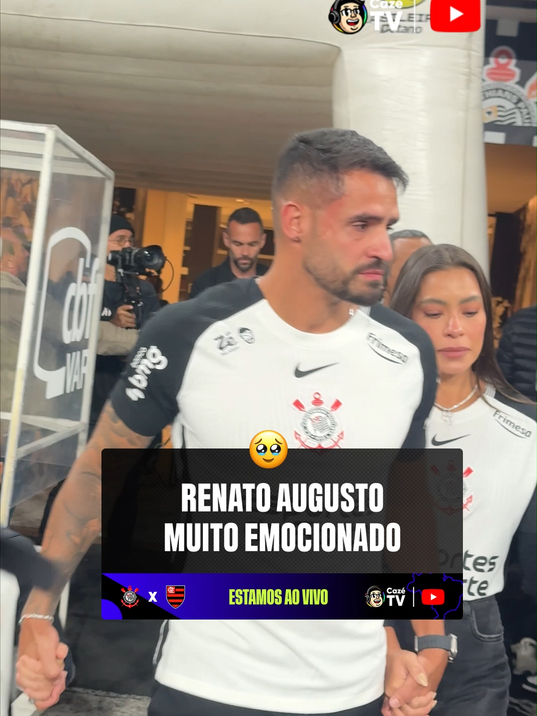 QUE MOMENTO!!! 🥹👏8️⃣ Renato Augusto muito emocionado com a homenagem feita pelo Corinthians... 🤩 A fiel te ama, Renato! ❤️🦅 🔗🔥 ESTAMOS AO VIVO COM CORINTHIANS X FLAMENGO! COLA COM A GENTE NO YOUTUBE. O LINK ESTÁ NO STORY E NO WHATSAPP #FutebolBrasileiro #BrasileirãoNaCazéTV #BrasileirãoNoYouTube #CriadoresCazéTV #Original #Corinthians