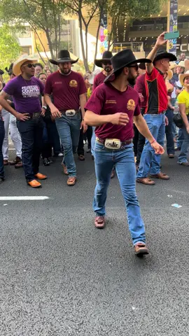 Próximo domingo dia 5 de outubro mais um encontro na avenida paulista em São Paulo em frente ao teatro Gazeta todos estão convidados bora bora  CHAMA NA BOTA  #countrylife  #countrymusic 