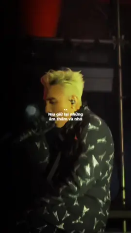 Đừng khiến đôi môi dịu êm phải chịu.. #sontungmtp #khuonmatdangthuong #nhachaymoingay #xuhuongtiktok cre Nira0311 