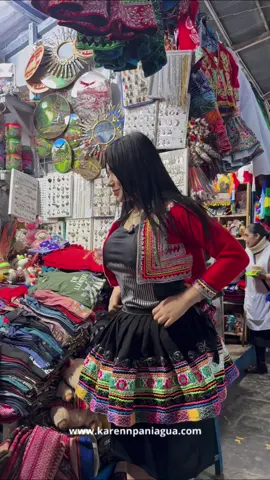Se están preparando para una actuación, pero ¿dónde irá la blusa? ¡La gorra le da el toque final! Espera a ver cómo queda todo al final. #actuación #lookfinal #preparativos #gorrita #blusa