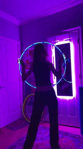 Circles in my eyes 🌀🌀🌀#lightshow #led #hulahoop #hooplah #flow 