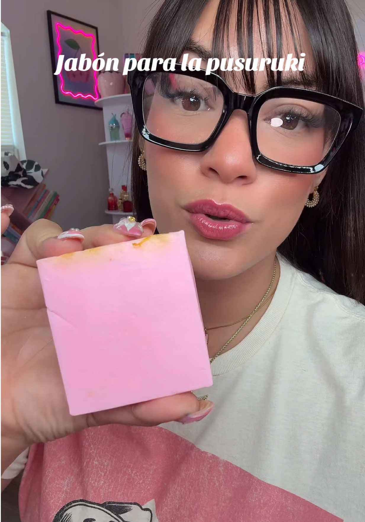 Si aún no lo pruebas… ¡te estás perdiendo de sentirte fresca, limpia y segura TODO el día! 🌸✨ Este jabón íntimo es el secreto para cuidar tu pH y decirle adiós al mal olor 👋💖 #Y#YoniSoapF#FeminineCareF#FreshAllDayI#IntimateCareViralFinds 