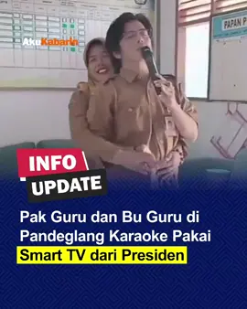 Sebuah video yang memperlihatkan kepala sekolah (Kepsek) dan guru SD Negeri 2 Ciodeng, Pandeglang, tengah berkaraoke di jam belajar, viral di media sosial pada Minggu (28/9/2025). Video yang tersebar luas  itu diduga direkam pada Rabu (24/9/2025). Dalam rekaman, terlihat pria yang disebut sebagai kepala sekolah bersama seorang guru perempuan asyik bernyanyi sambil berpelukan, meski saat itu jam pelajaran masih berlangsung. Sebelumnya, selebritas sekaligus anggota DPR, Rieke Diah Pitaloka kecewa terhadap perilaku tidak bertanggung jawab sejumlah oknum guru. Pasalnya, smart TV sekolah yang diberikan oleh Presiden Prabowo Subianto dalam program digitalisasi pendidikan justru disalahgunakan untuk karaoke. #beritaviral #infoviral #viralhariini #fyp #akukabarin 