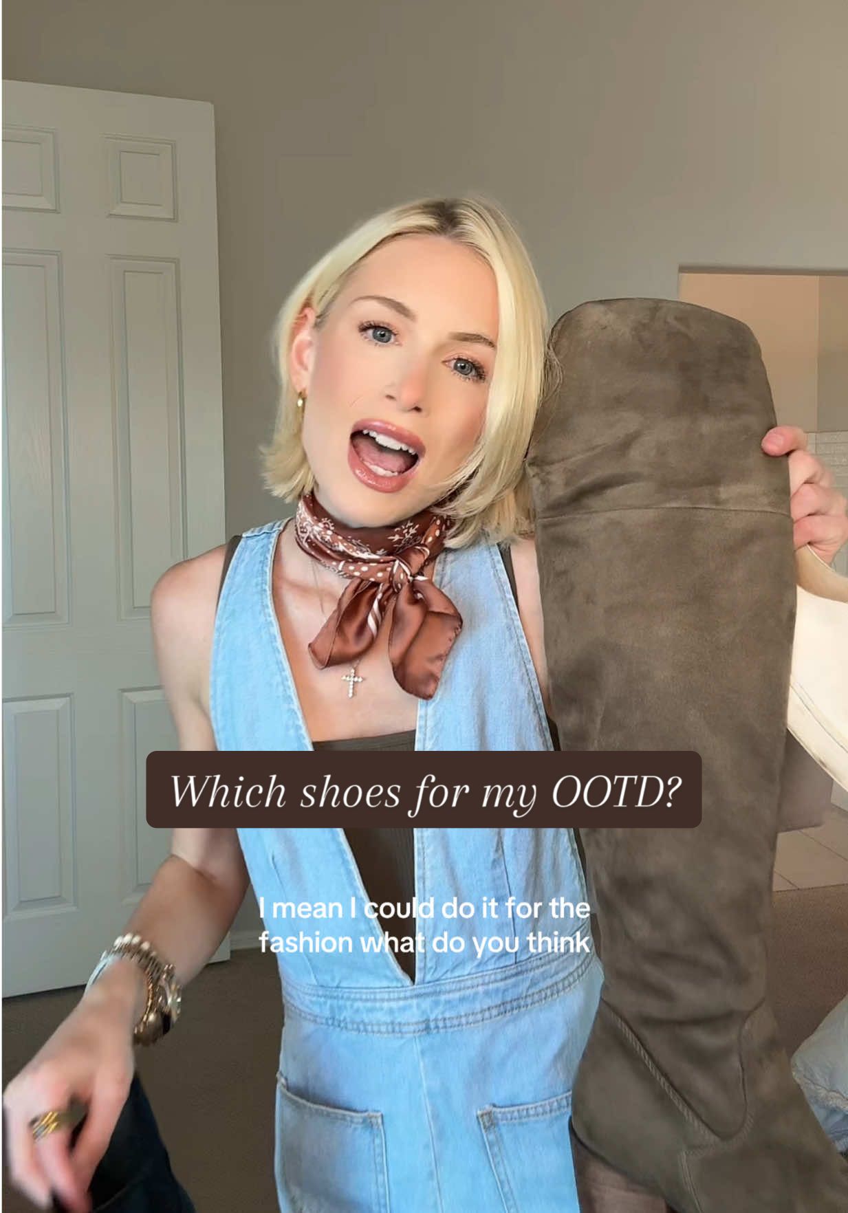 Which shoes would you choose for today’s outfit???👢👟 OOTD #fallfashion #transitionaloutfits #falloutfits #outfitcheck #stylingideas 