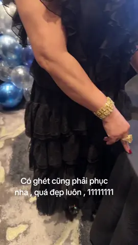 #nguyenphuonghang  Hàng thật nha quý vị , tụi bây có ghét cũng phải phục nha ,quá đẹp phải không quý dị .111111