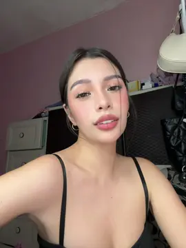 Does she knows? 🤭😝