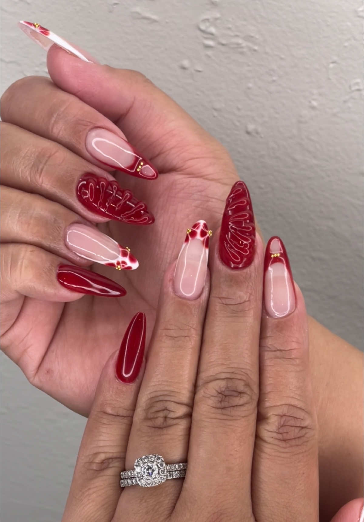 En este TikTok solo se comentan emojis rojos❤️😍❣️🍎🍓🍒🌶️🌹🍄🐦‍🔥🐞👠💃🏻#nailinspo #nailsinspo #nailtech #nailart #nail 