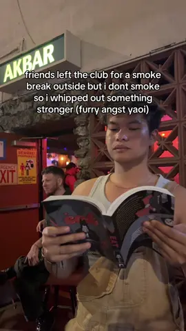 that one friend that CANNOT leave the house without fujoing out 😭😭😭 thankfully i was at a gay club so there were divas who wanted to know what bl i was reading 🫶 #yaoi #fujoshi #bl #furry #fyp  
