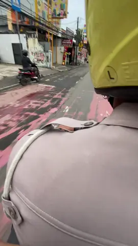 harusnya sama kamu bukan dia😞
