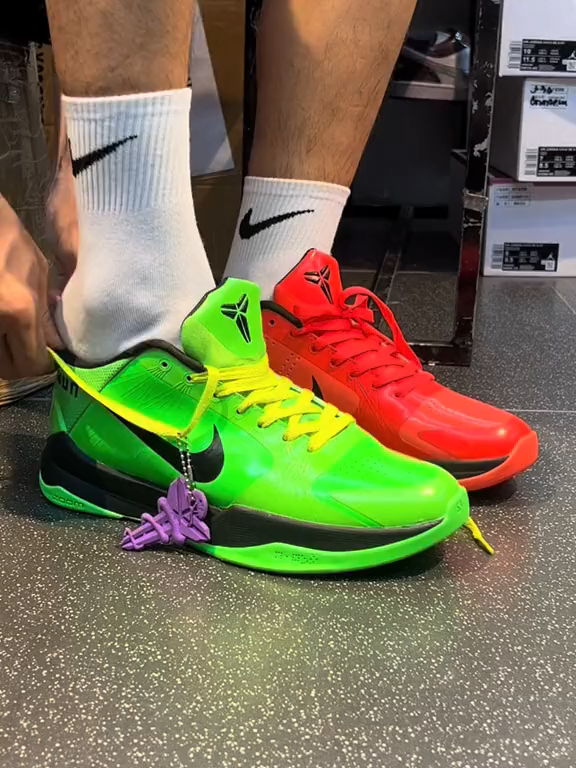 NIKE KOBE 5 x CHRISTMAS MISMATCH  #basqueteboll #Kobe #sneakers #Nike #niketalk #kobe #kobebryant#kobeforever #blackmamba #brucelee #kobe5brucelee #kobe6 #og #kobe5 #5rings #whatthe #kobe6 #kobeprotro #kobe5 #kobe4 #kobe8 #sneakerhead #sneakers #sneakeraddict #sneakeroftheday #ballislife #basketball #kicksology #ChBL #kobe8 #kobe4