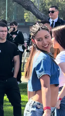 Evento de GAP HOY  ALGUIEN QUE ME DIGA COMO SE LLAMA ESTE GRUPO 😔 no alcancé a escuchar cuando dijeron sus nombres. Si las ven etiquétenlas :(  #gnarly #gnarlykatseye #fancam #chile #kpopfyp 