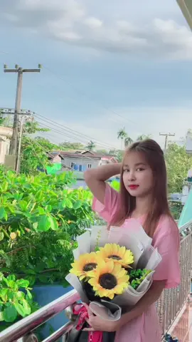 ပိုင်ဆိုင်ခွင့်မရလဲငေးကြည့် နေရုံနဲ့ကျေနပ်ပါတယ် #CapCut 