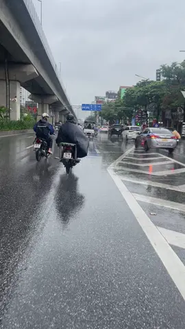 Châm ngôn của trường: Quyết không để sinh viên phải học lại phía sau: “Mưa to là mưa nhỏ, mưa nhỏ là không mưa” 🌧️ #usshcfs #usshhn #vairal #fyp #mưagióbãobùng 