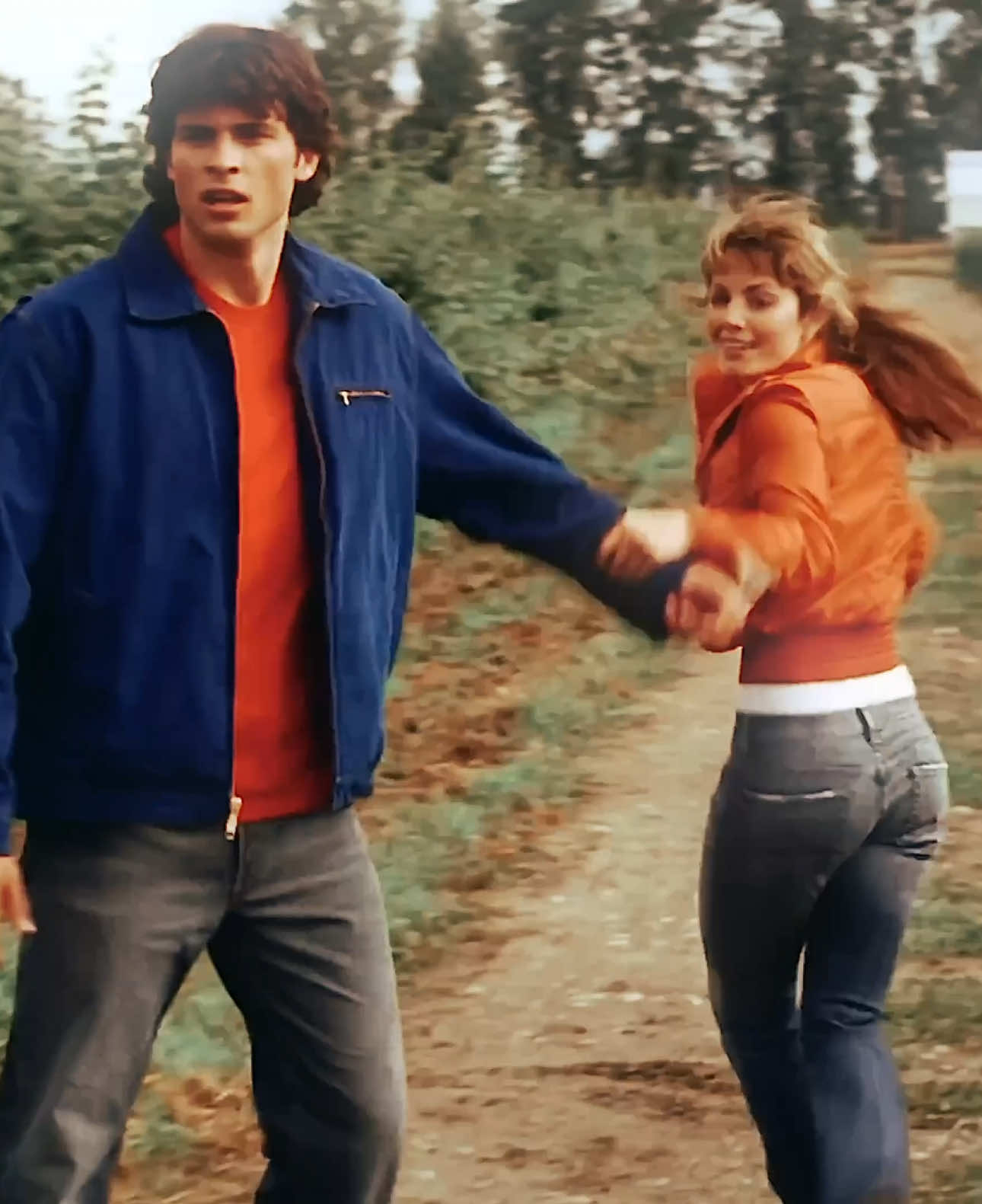 walked a HOTTTT “immortal” alien like a dog for 6 seasons straight. lois lane, teach me your ways 😔 #smallville #loislane #clarkkent #loisandclark 