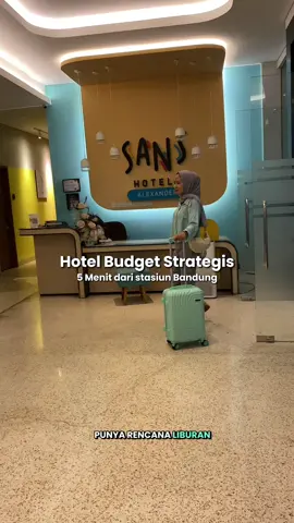 Mau liburan ke Bandung tapi dompet tipis? Aku spill rahasia liburan hemat tapi tetap nyaman, cuma 5 menit dari Stasiun Bandung.Di Sans Hotel Alexander Bandung, kamu dapet kamar yang bersih dan nyaman, bahkan ada kolam renang di rooftop dengan pemandangan kota yang keren banget.Kapan lagi bisa nginap hemat dengan fasilitas sekeren ini? Yuk, buruan booking sekarang di aplikasi RedDoorz dan gunakan kode promo YUKNGINEP untuk dapatkan harga spesial! #REDTRAVELERS #BerkeSANS #HotelBandung #StaycationBandung  #creatorsearchinsights  @SANS Hotels 