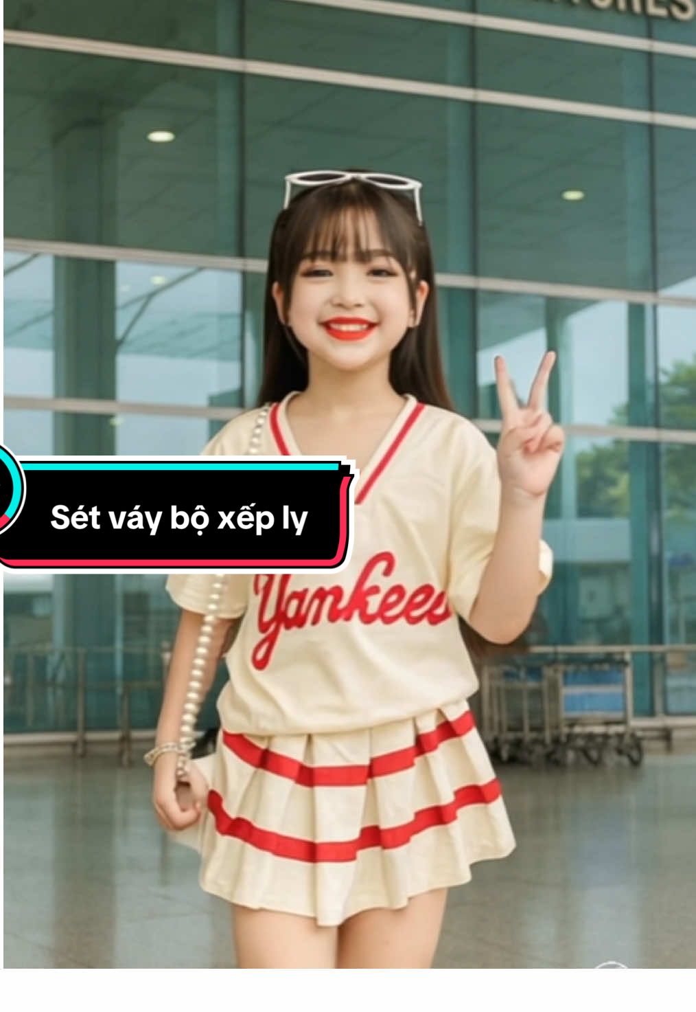 Sét váy bộ xếp ly áo cổ cách tân in chữ yankees #setdoxinhchobe #setvayxeply #setdochobegai #xuhuongtiktok2025 #fb 