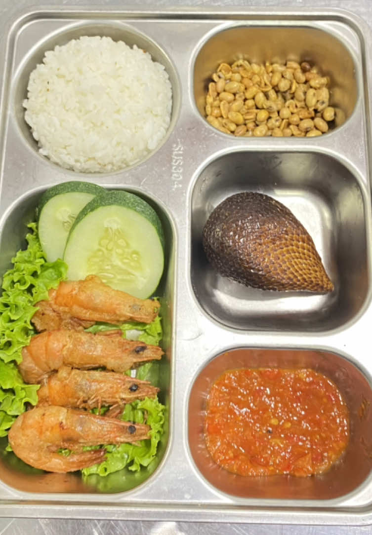 Gimana menu mbg hari ini?🤭 #mbg #makanbergizigratis #badangizinasional @badangizinasional.ri 