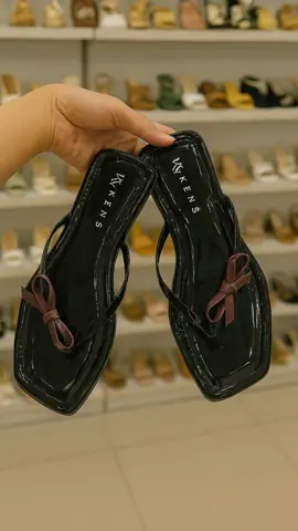 MZN - Sandal teplek Wanita Mot#fypシ゚viral #sendalterbaru #kekinian #palinglaris #kekinianbanget 