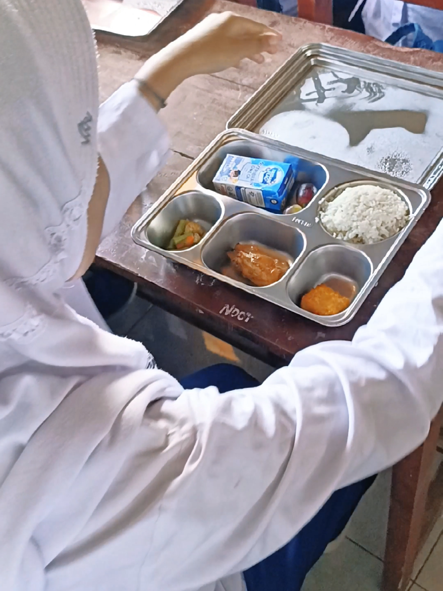 Perdana PENYALURAN MAKAN SIANG GRATIS  Yayasan As Syafiiyah Islamic Boarding School  #MBG #makansianggratis #pengikut #fypシ゚ #sorotan 