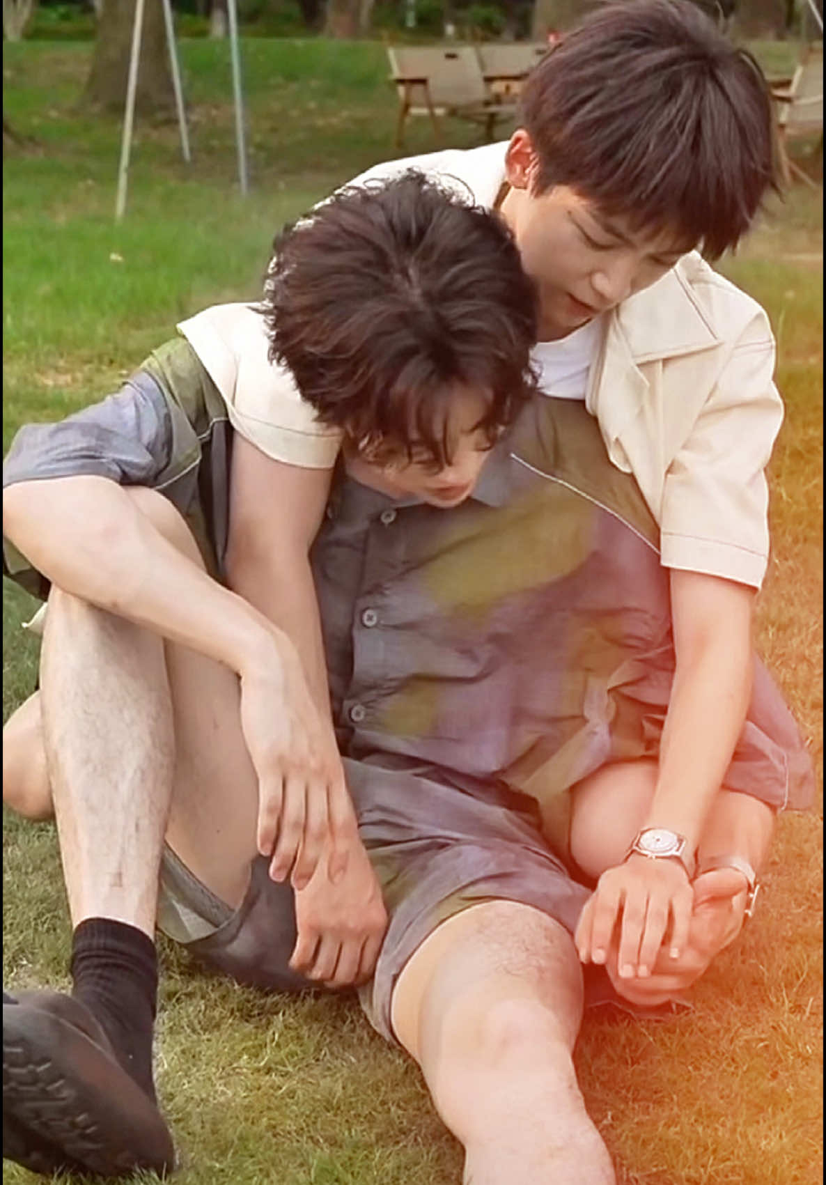 พี่เถียนจับมือน้องมาดูอีกแล้ว 🥰 น้องจื่ออวี๋แค่มีถุงมือแมวเอง ก็แดดมันร้อนอ่ะเนาะ 🤣 อบอุ่นเกินพี่ น่ารัก #จื่ออวี๋ #ziyu #idolchina #revengedlove #tianxuning 