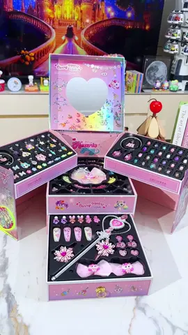 Just imagine the pure joy of a little one receiving this princess gift box! ✨ This is what love looks like. #100waystoloveyourdaughter 