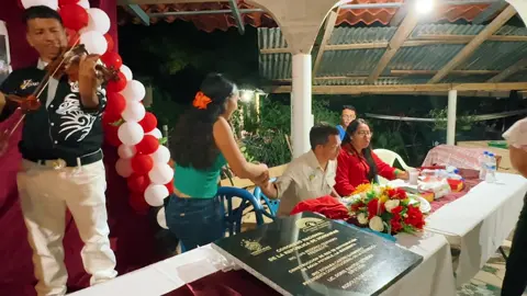 El señor alcalde de San Antonio bailando en la inauguración de proyecto de agua de Queserita san Antonio #pro #cruz #hn #fypシ #tiktok 