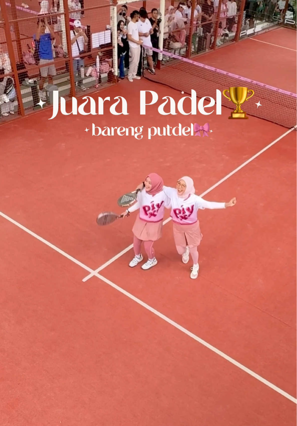 AKHIRNYA NAIK PODIUM!!😭🏆🤍 — walau makeup mata udah ancur, lips tetep ON POINT! padahal udah minum dan makan makanan berminyak🥹 besttt @PIXY Cosmetics Official 🎀 #lipvinylviral #fyp #padel 