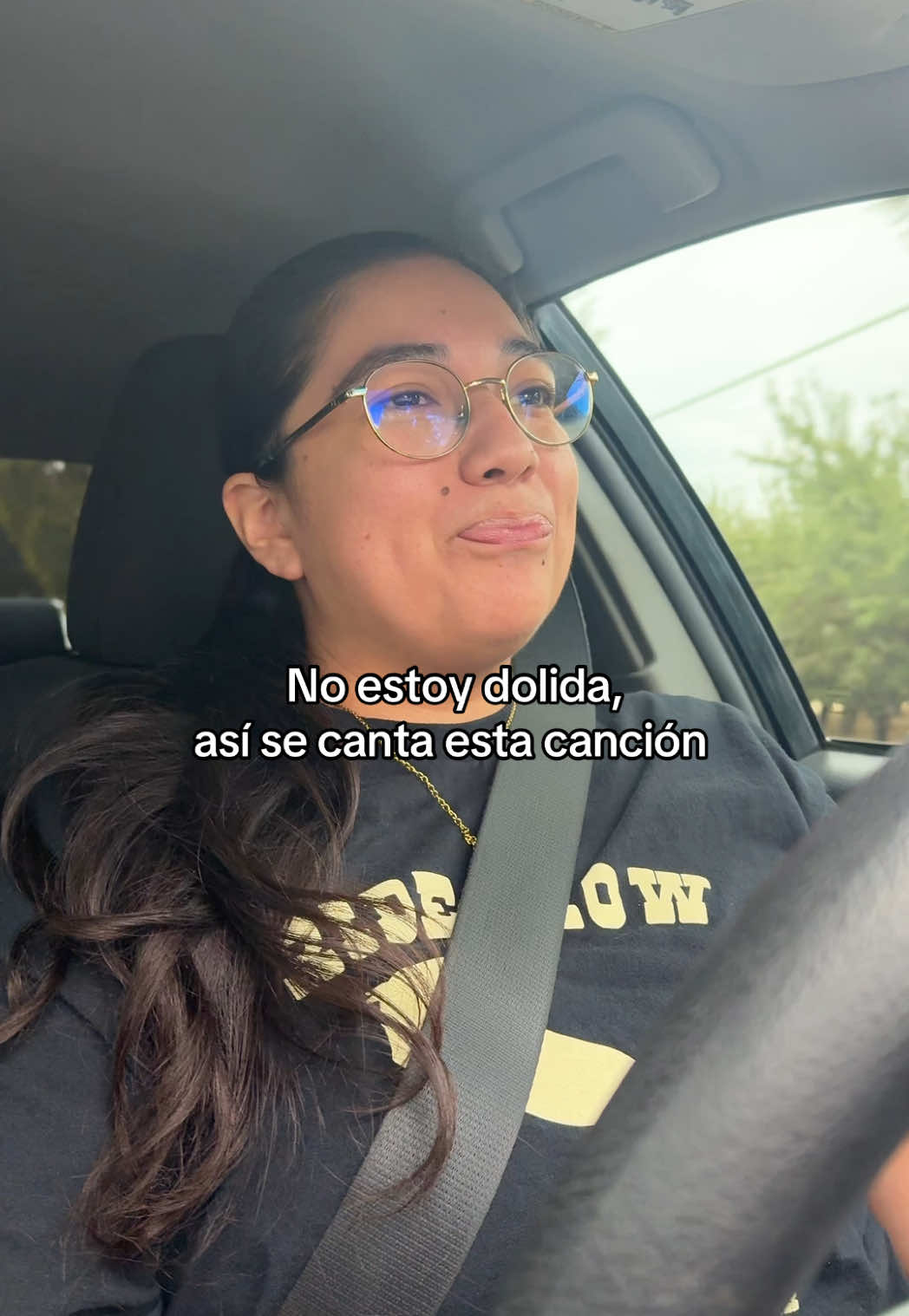 a todo pulmón 🗣️ #latinasbelike #carkaraoke #latinacontentcreator #spanglishtiktok #latinacreator 