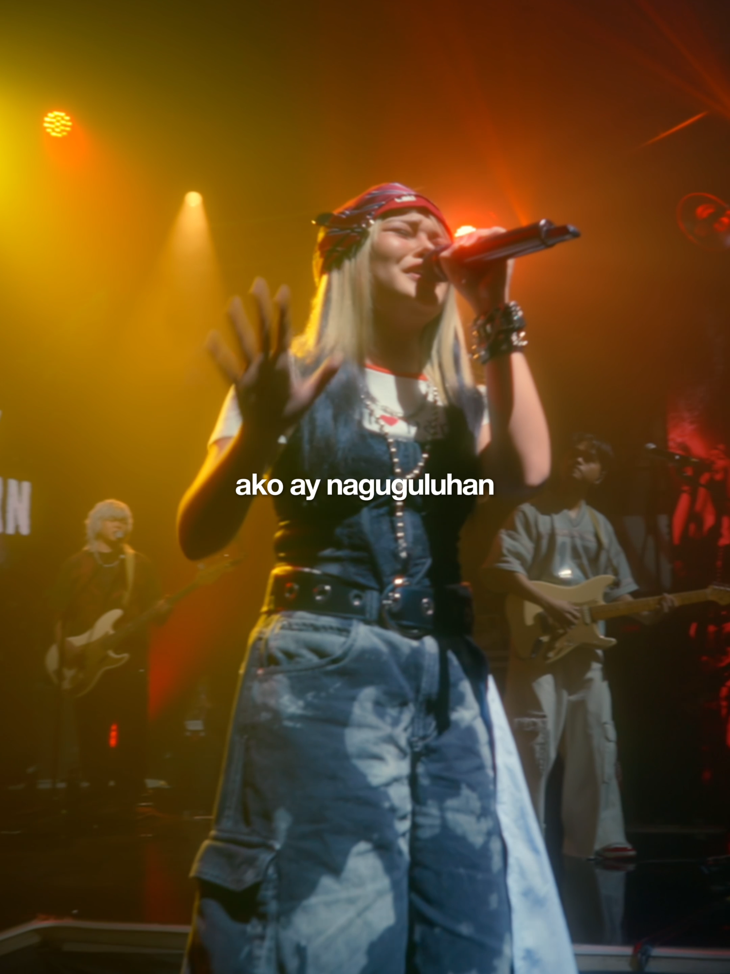 Binirit na ni Janine Berdin ‘yung ‘Ano Ba Talaga Tayo?’ ah. Baka hindi mo pa masagot ‘yan. 🤧 Don’t miss the full performance video of 𝗔𝗡𝗢 𝗕𝗔 𝗧𝗔𝗟𝗔𝗚𝗔 𝗧𝗔𝗬𝗢? feat. Janine Berdin from #TawidLiveAct1 on YT! #TawidLiveAct1 #TheJuansABTTJanine #TheJuansLive #TheJuansTAWID