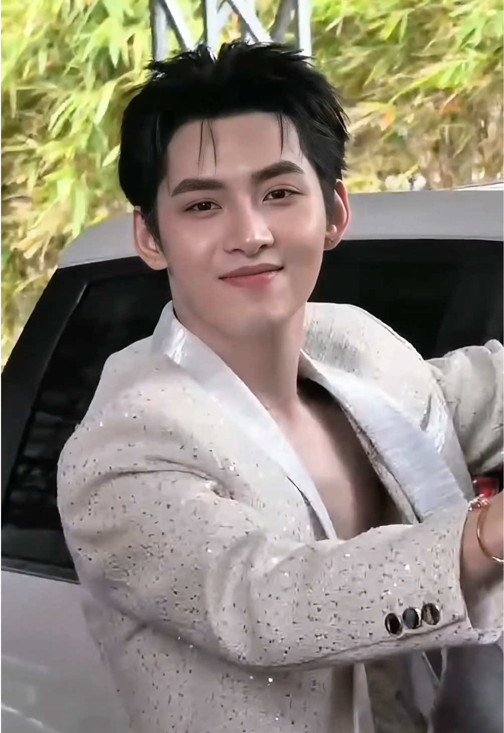 Warning: this look may cause heart malfunction 💘🚨 @Gemini Hùng Huỳnh #geminihunghuynh #BangQuo #dovevietnam #dovebathclinic 