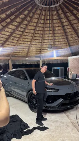 Que chingón ver ala gente cumpliendo sus sueños🚀, hay que celebrar los de ellos en lo que se cumplen los nuestros 🙌🏻. #lonchedehuevito #lonche #lamborghiniurus #sueños #metas 