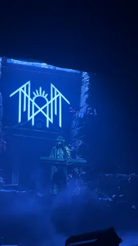 He played Mario underwater song for the rain intro tonight in Chicago 😂 #vessel #sleeptoken 