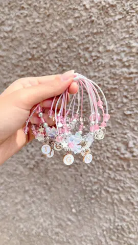 BISA COD, BISA PILIH HURUF🙆🏻‍♀️🤏🏻 #gelanginisial #bracelet #fyp #for #fyppppppppppppppppppppppp 