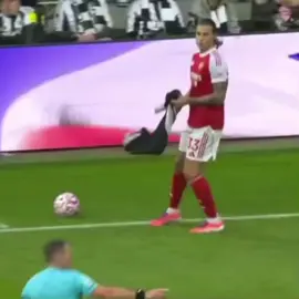 ห้ามใช้ผ้าเช็ดตัว เฉพาะสโมสรฟุตบอล #Arsenal เท่านั้น 🤣  สิ่งที่เราไม่เคยเห็น เราก็จะได้เห็น กูละงึดหลายอะไรที่เสียเปรียบทีมกูนี่แหละที่จะได้รับ ส่วนอะไรที่จะเป็นผลประโยชน์กับทีมกูแม่งมันห้ามทุกอย่าง    #AFC #Arsenal #Calafiori 🇮🇹❤️